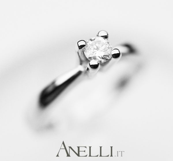 Anello Solitario 0,18 carati certificato GIA