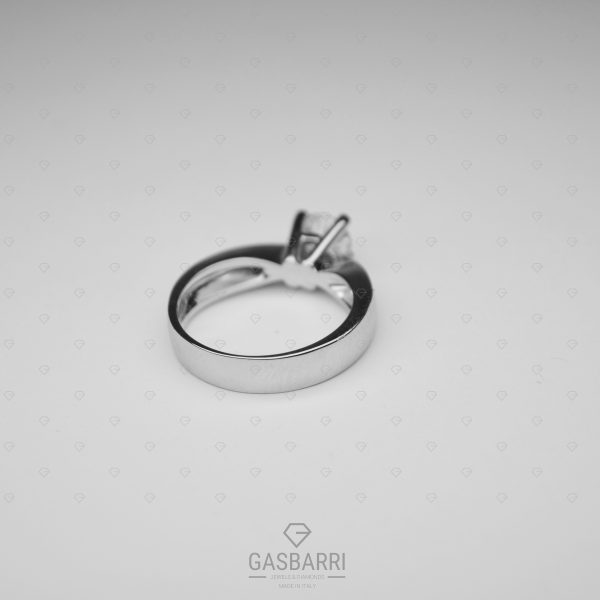 Solitario 0.70 carati colore H purezza VS2