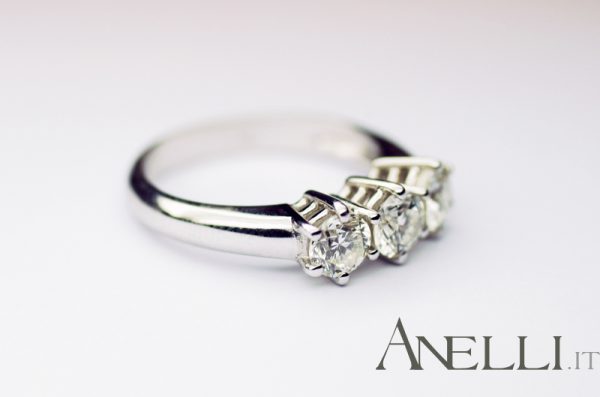 Anello trilogy 0,84 carati Diamanti colore F GIA