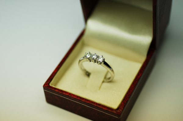 Anello Trilogy 0,36 carati (Colore F - Purezza massima)