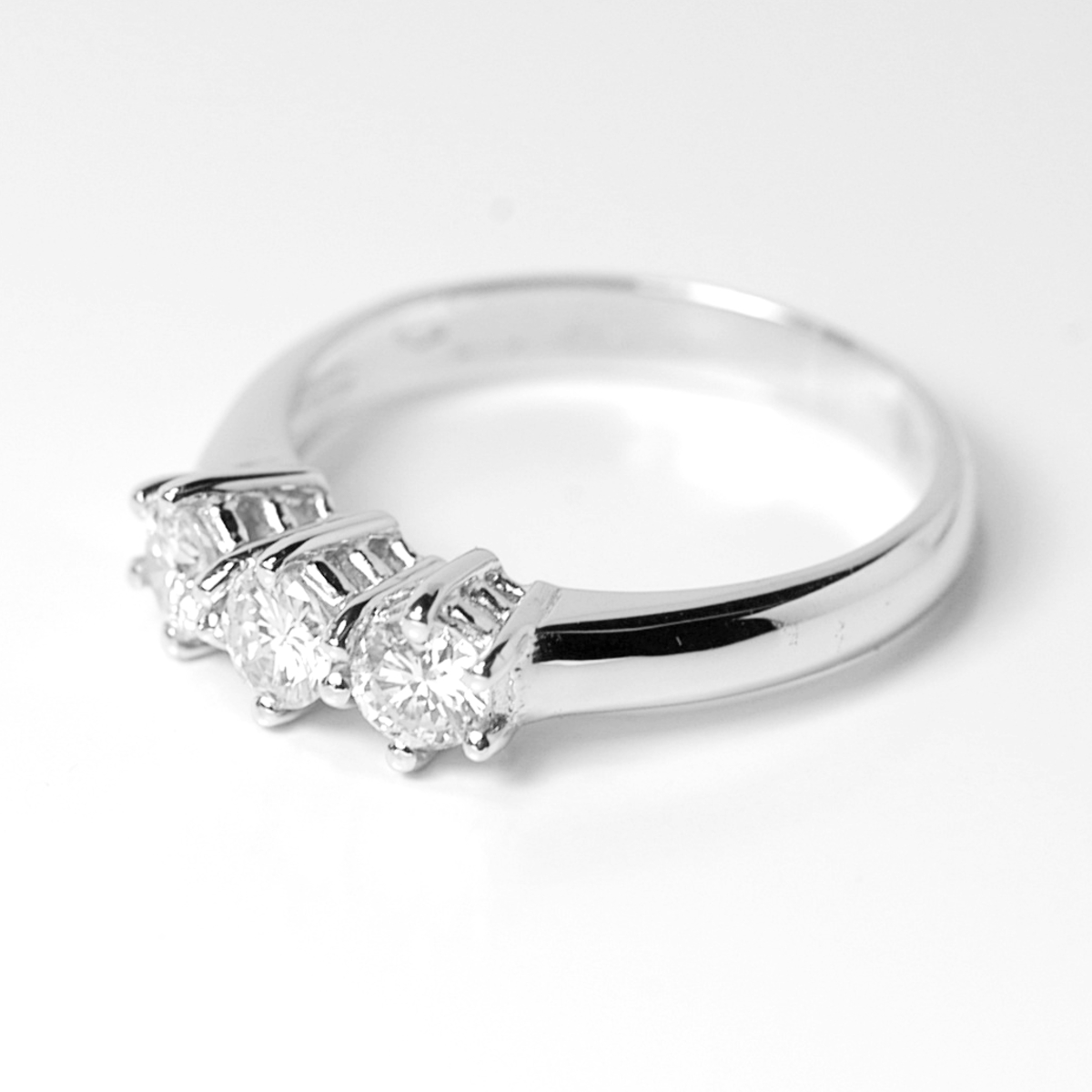 Anello Trilogy 0.75 carati Diamanti colore D purezza IF GIA