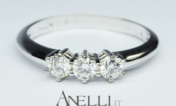 Anello Trilogy 0,36 carati (Colore F - Purezza massima)