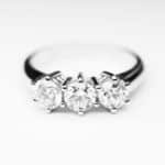 Anello Trilogy 1,35 carati (Colore G - Purezza VS1)