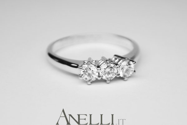 Anello Trilogy Classico 0,60 carati D-VVS1