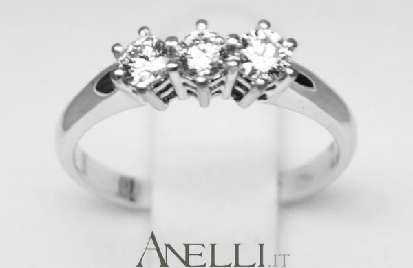 Anello Trilogy Classico 0,60 carati D-VVS1