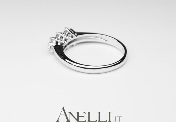 Anello Trilogy Diamanti 0,60 carati E-VVS1
