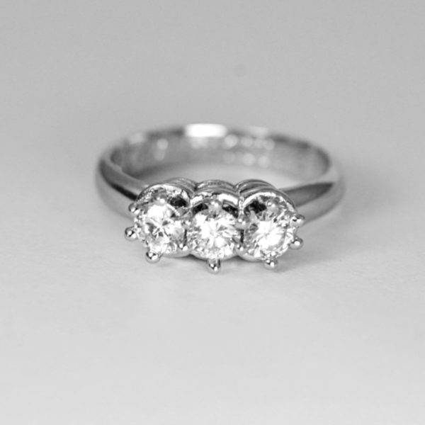 Anello Trilogy di 1,20 carati GIA
