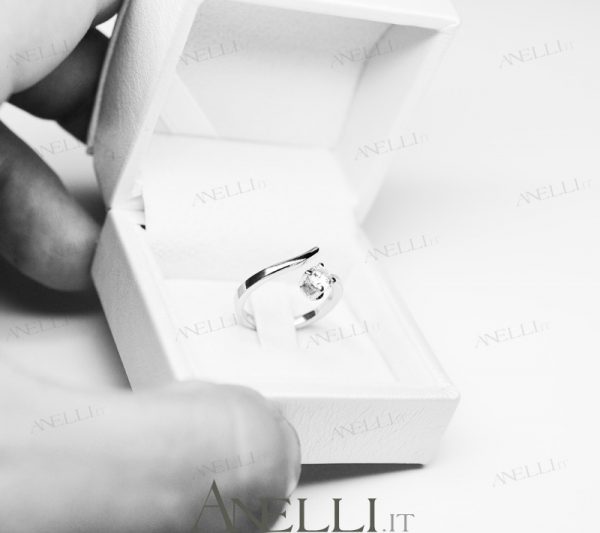Anello Solitario Serpente 0.38 ct F-VS1