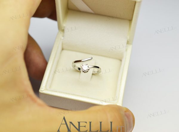 Anello Solitario Serpente 0.38 ct F-VS1
