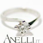 Anello solitario con diamante di 0,60 carati (F-VS1) GIA