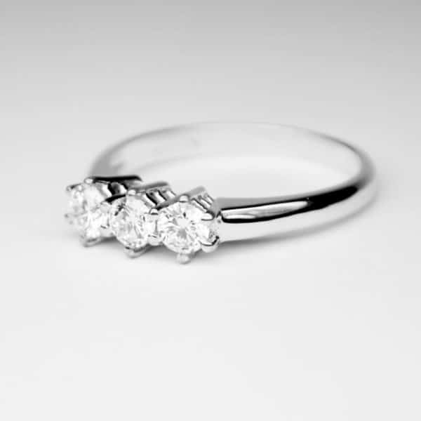 Anello trilogy 0,66 carati (F-IF)