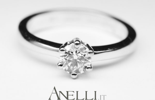 Solitario Classico con Diamante 0,38 ct colore D purezza VS1