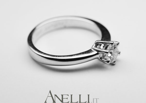 Solitario Classico con Diamante 0,38 ct colore D purezza VS1