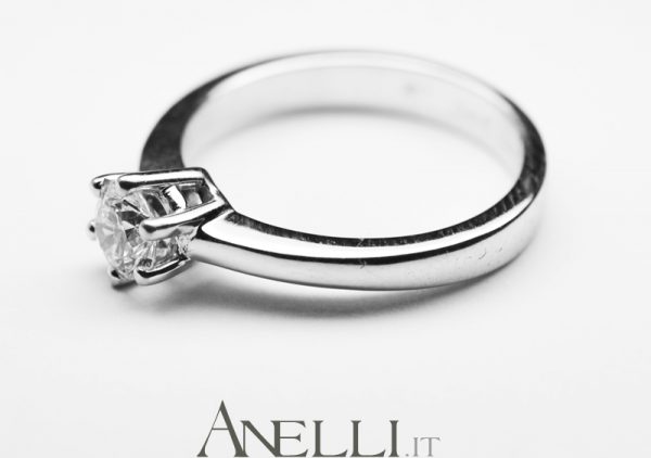 Solitario Classico con Diamante 0,38 ct colore D purezza VS1