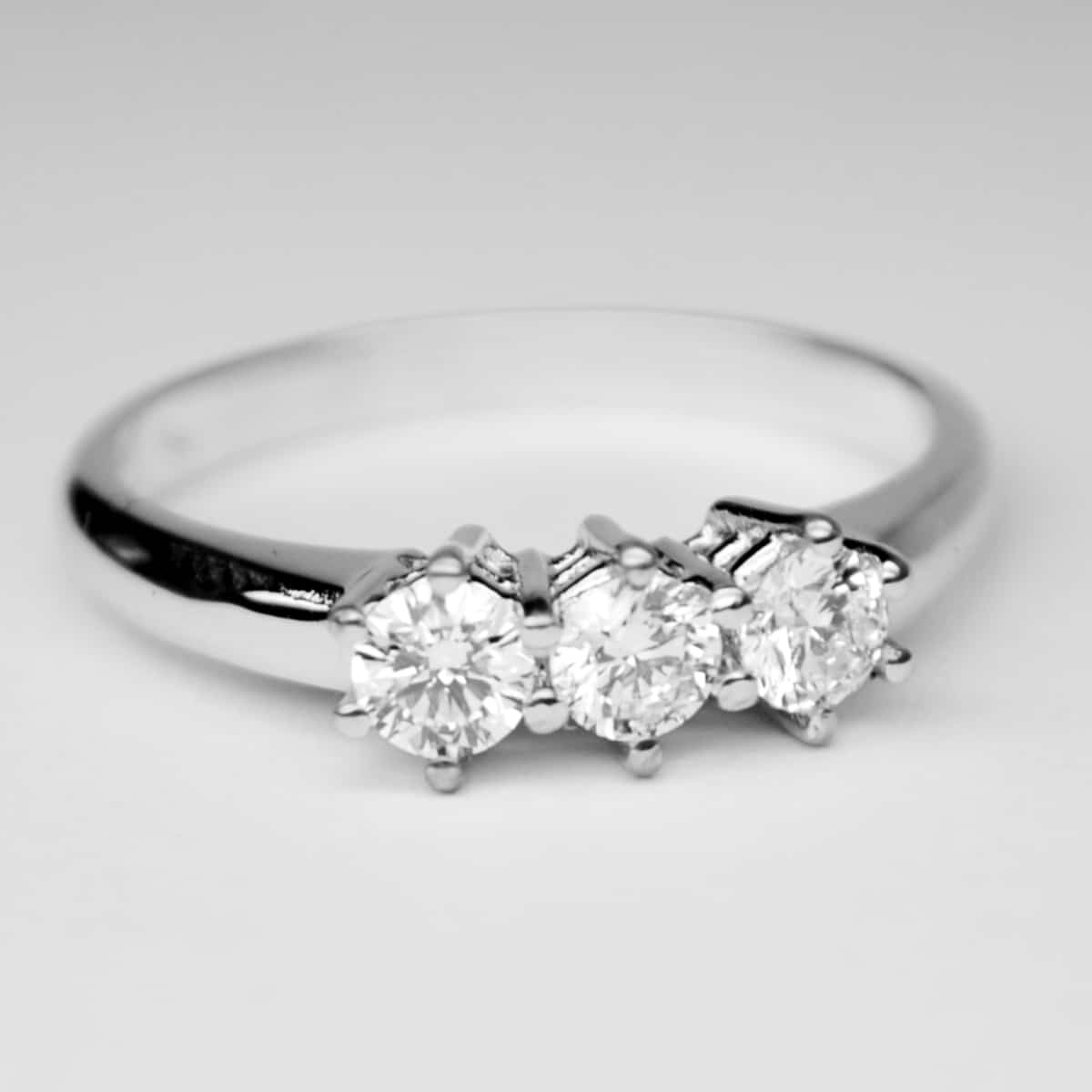 Trilogy 0,75 carati colore E purezza VS1 GIA