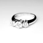 Trilogy con solitario centrale (Colore F - Purezza VVS1) GIA