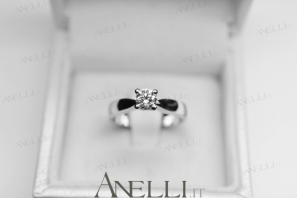 Anello Solitario con Diamante 0.40 carati D-IF GIA