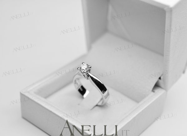 Anello Solitario Classico 0.38 carati H-VS2