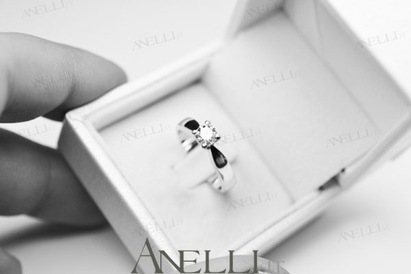 Anello Solitario Classico 0.38 carati H-VS2
