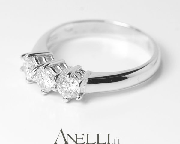 Anello trilogy 0,66 carati (G-VS1)