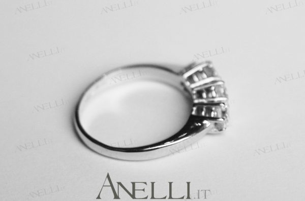 Anello Trilogy Classico 0,84 carati F-VS1 GIA