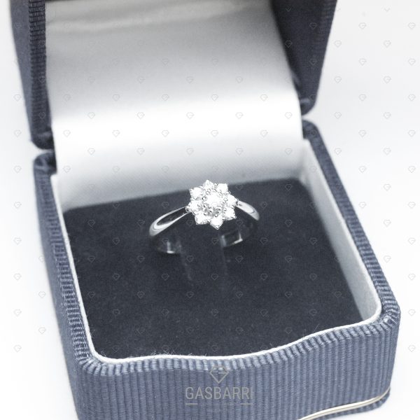 Anello a Fiore con Diamanti