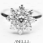 Anello a forma di Fiore con Diamanti