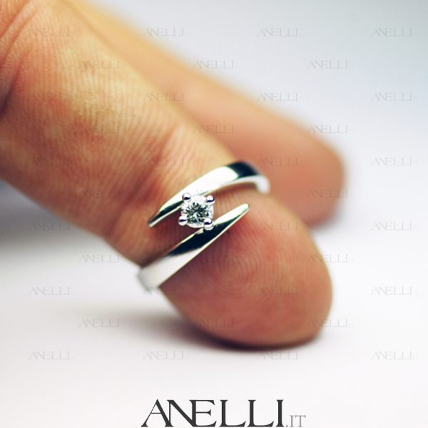 Anello con Diamante 0,40 carati F-VS1 GIA