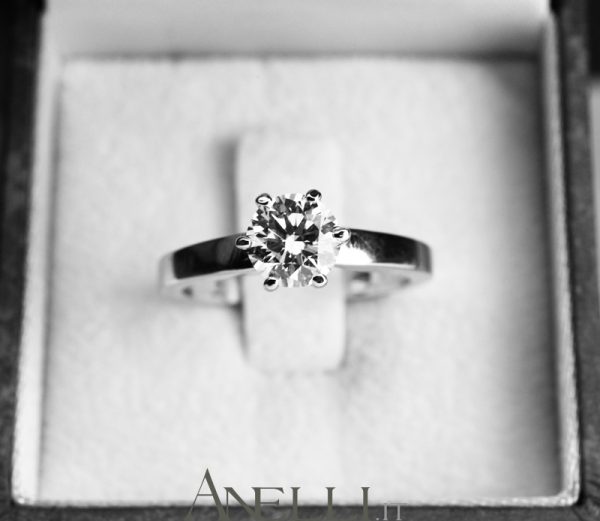 Anello con Diamante da un Carato G-VS1 GIA