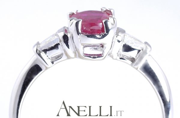 Anello con Rubino