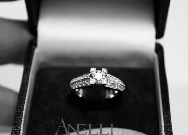 Anello da Fidanzamento con Diamanti 0,65 carati totali