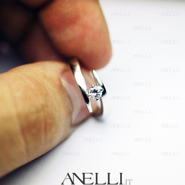 Anello Delfino 0.32 carati D-VVS1 GIA