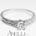 Anello elegante con diamante solitario GIA