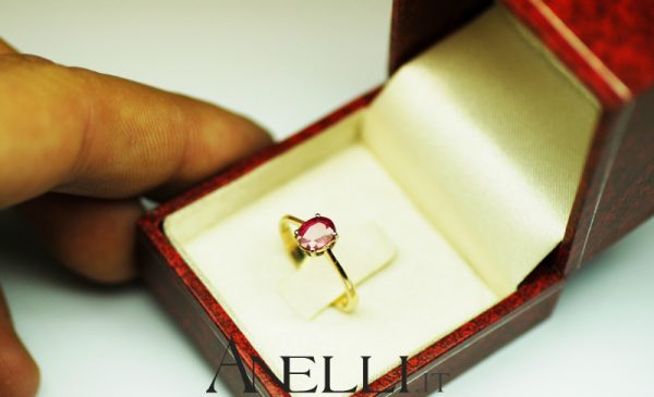 Anello in Oro Rosa con Rubino naturale