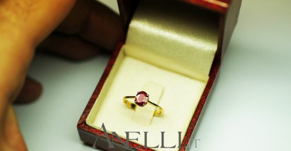Anello in Oro Rosa con Rubino naturale