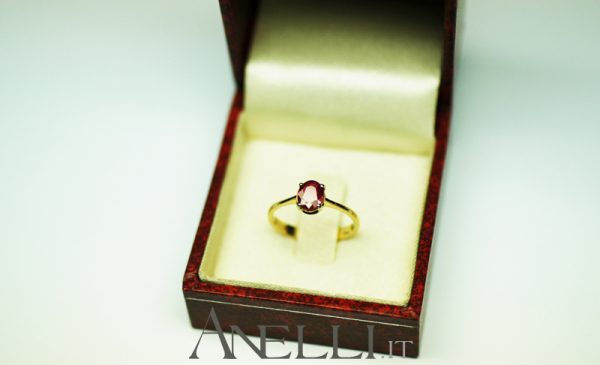 Anello in Oro Rosa con Rubino naturale
