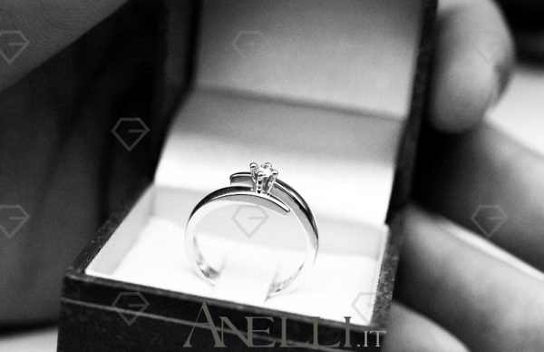 Anello solitario 0,085 carati