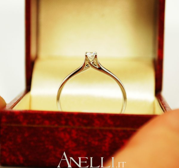 Anello solitario 0,10 carati