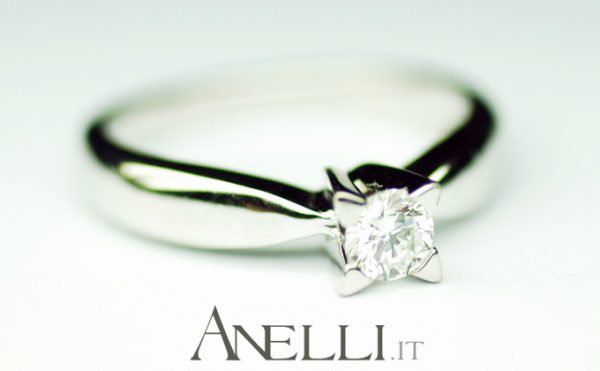 Anello Solitario 0,25 carati certificato GIA