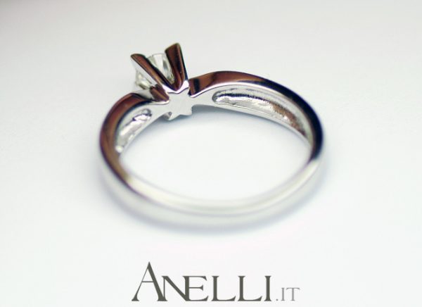 Anello Solitario 0,25 carati certificato GIA