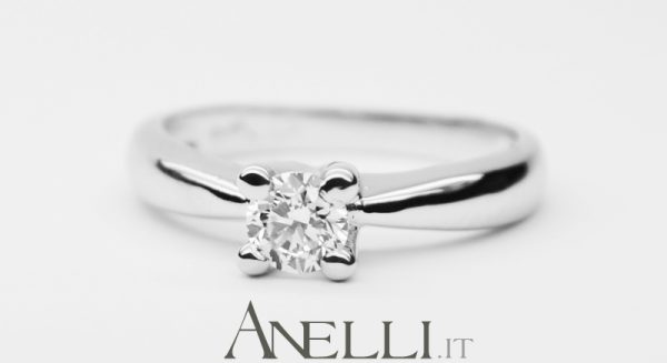 Anello Solitario 0,30 Carati F-VS1 GIA