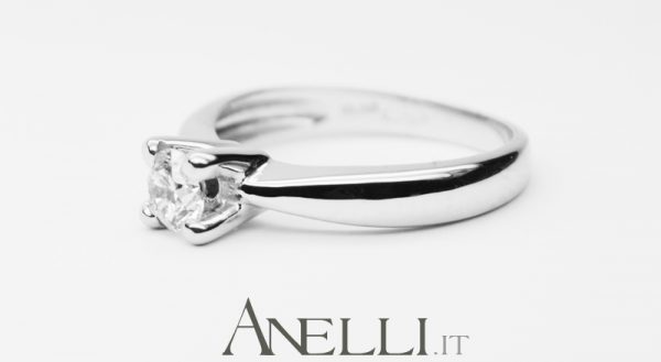 Anello Solitario 0,30 Carati F-VS1 GIA