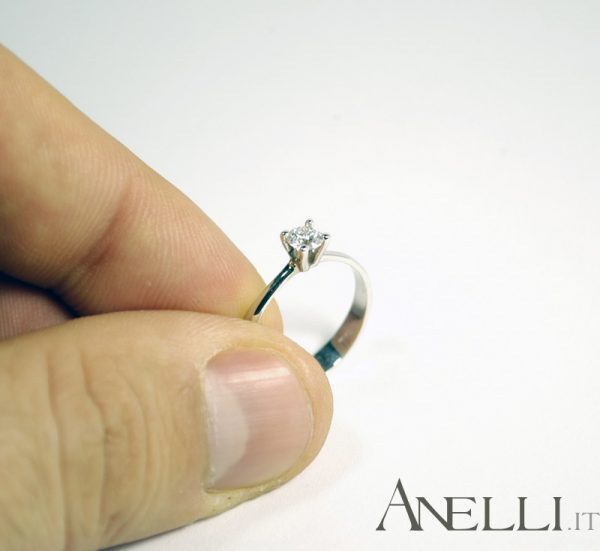 Anello solitario classico 0,30 carati GIA