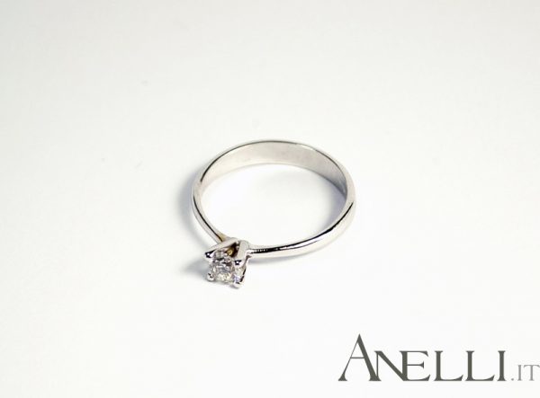 Anello solitario classico 0,30 carati GIA
