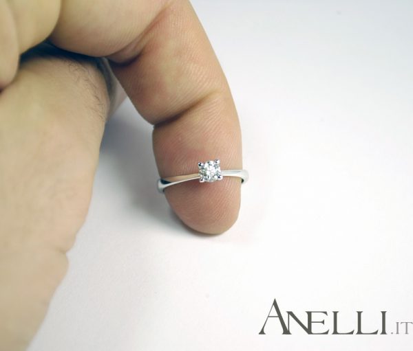 Anello solitario classico 0,30 carati GIA