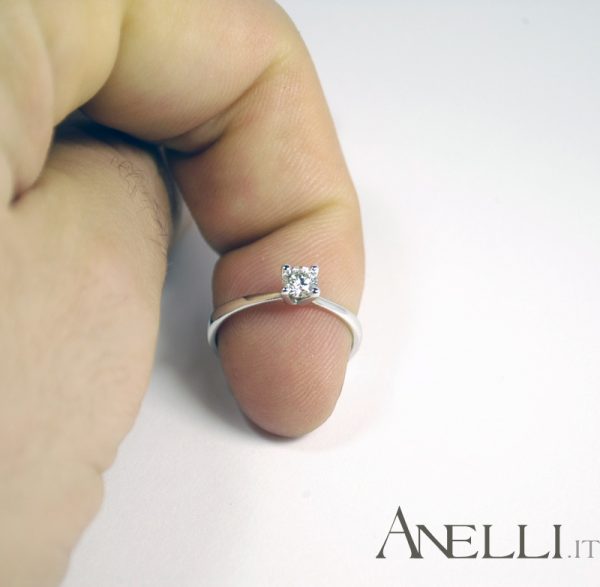 Anello solitario classico 0,30 carati GIA