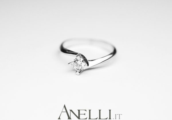 Anello Solitario con Diamante 0,35 carati (Colore F - Purezza VVS1)