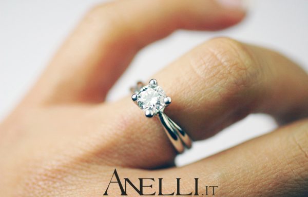 Anello solitario con Diamante di 0,60 carati (Colore F - Purezza VS1)