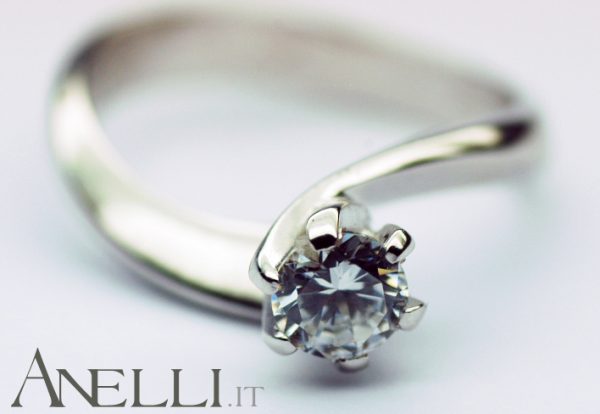 Anello Solitario con Diamante di mezzo carato GIA