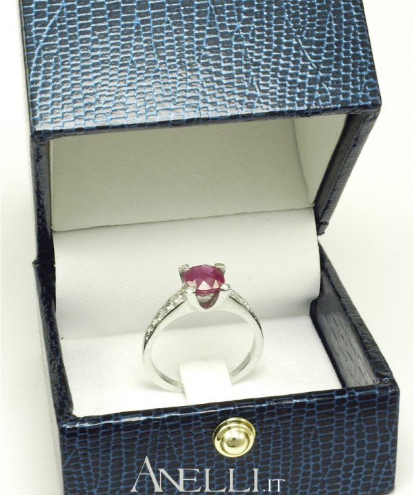 Anello Solitario con Rubino e Diamanti